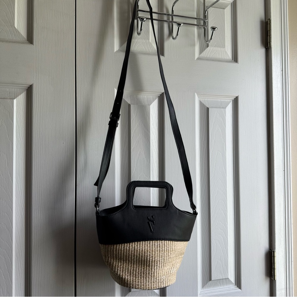 NWOT simply vera wang crossbody black pleather and straw purse